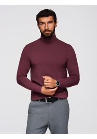 Ombre Clothing - Longsleeve męski gładki z golfem - bordowy V6. Okazja: na co dzień. Typ kołnierza: golf. Kolor: czerwony. Materiał: dzianina, elastan, bawełna, jeans. Długość rękawa: długi rękaw. Wzór: gładki. Sezon: zima, jesień. Styl: casual, elegancki, klasyczny