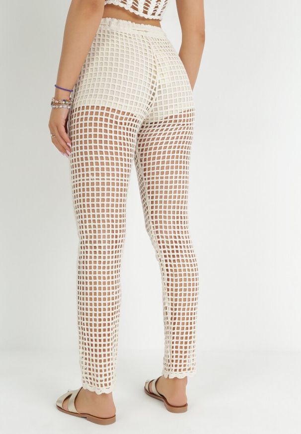 Born2be - Jasnobeżowe Szydełkowe Spodnie High Waist Tegan. Okazja: na imprezę, na plażę, na co dzień. Stan: podwyższony. Kolor: beżowy. Styl: elegancki, casual