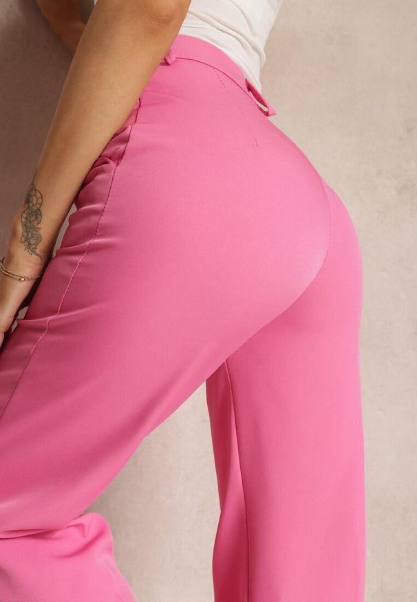 Renee - Różowe Spodnie w Kant w Garniturowym Stylu High Waist Jaessa. Stan: podwyższony. Kolor: różowy. Styl: elegancki