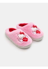 Sinsay - Kapcie z futerkiem Hello Kitty - różowy. Kolor: różowy. Materiał: futro. Wzór: motyw z bajki #1