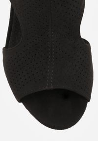 Born2be - Czarne Ażurowe Sandały Vices na Słupku z Wkładką ze Skóry Naturalnej Obelle. Okazja: na co dzień. Zapięcie: sprzączka. Kolor: czarny. Materiał: skóra. Wzór: ażurowy. Obcas: na słupku. Styl: casual, elegancki. Wysokość obcasa: średni #6