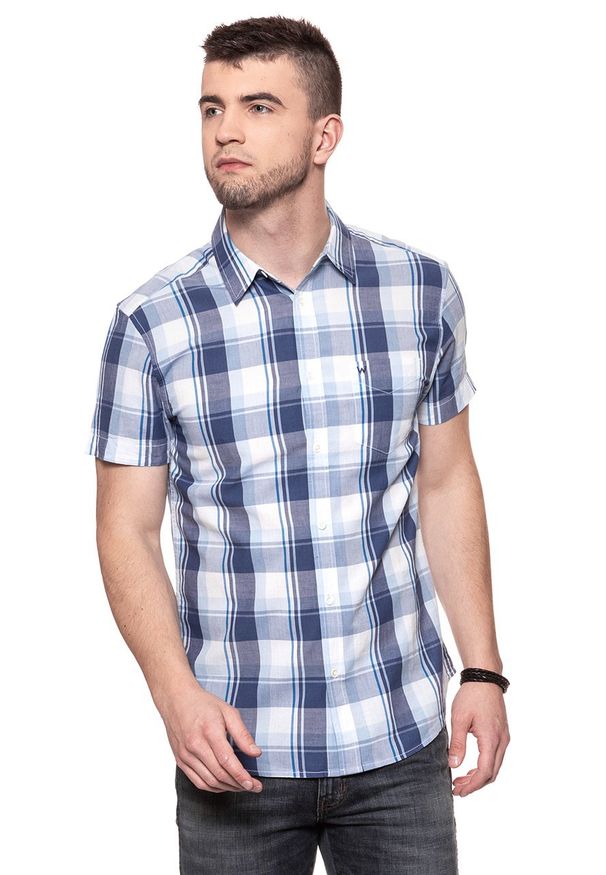 Wrangler - KOSZULA MĘSKA KRÓTKI RĘKAW WRANGLER SS 1PKT SHIRT PATRIOT BLUE W5860NQ5H 112129521. Materiał: materiał. Długość rękawa: krótki rękaw. Długość: krótkie