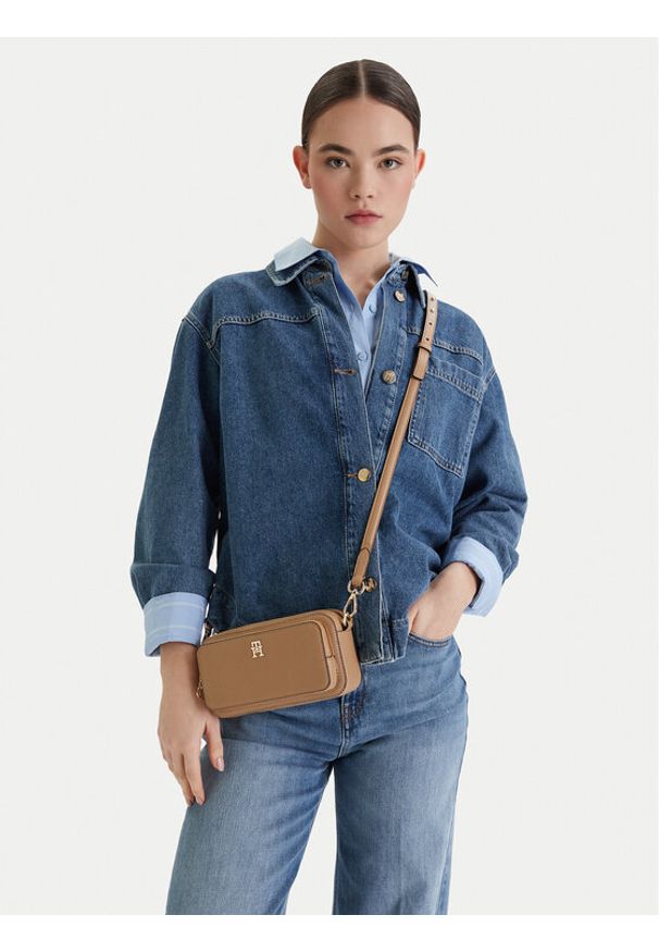 TOMMY HILFIGER - Tommy Hilfiger Torebka Th Daily Camera Bag AW0AW18377 Brązowy. Kolor: brązowy. Materiał: skórzane