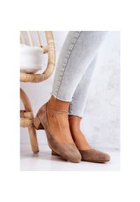 Zamszowe Czółenka Na Słupku Sergio Leone PB291 Beżowe beżowy. Kolor: beżowy. Materiał: zamsz. Obcas: na słupku. Styl: klasyczny, elegancki. Wysokość obcasa: niski #3