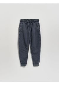 Reserved - Joggery z efektem sprania - granatowy. Kolor: niebieski. Materiał: dzianina, bawełna