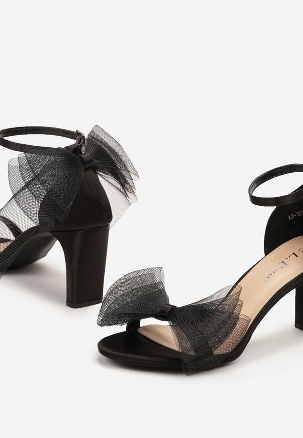 Born2be - Czarne Sandały na Obcasie Ozdobione Tiulową Kokardą Mirivia. Kolor: czarny. Materiał: tiul. Wzór: aplikacja. Sezon: lato. Obcas: na obcasie. Styl: elegancki. Wysokość obcasa: średni