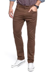 Wrangler - WRANGLER SPODNIE MĘSKIE GREENSBORO BISON W15QT228E 112127074. Materiał: materiał