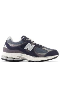 Buty New Balance M2002RSF - granatowe. Okazja: na co dzień. Kolor: niebieski. Materiał: materiał, syntetyk, skóra, guma. Szerokość cholewki: normalna. Sport: bieganie