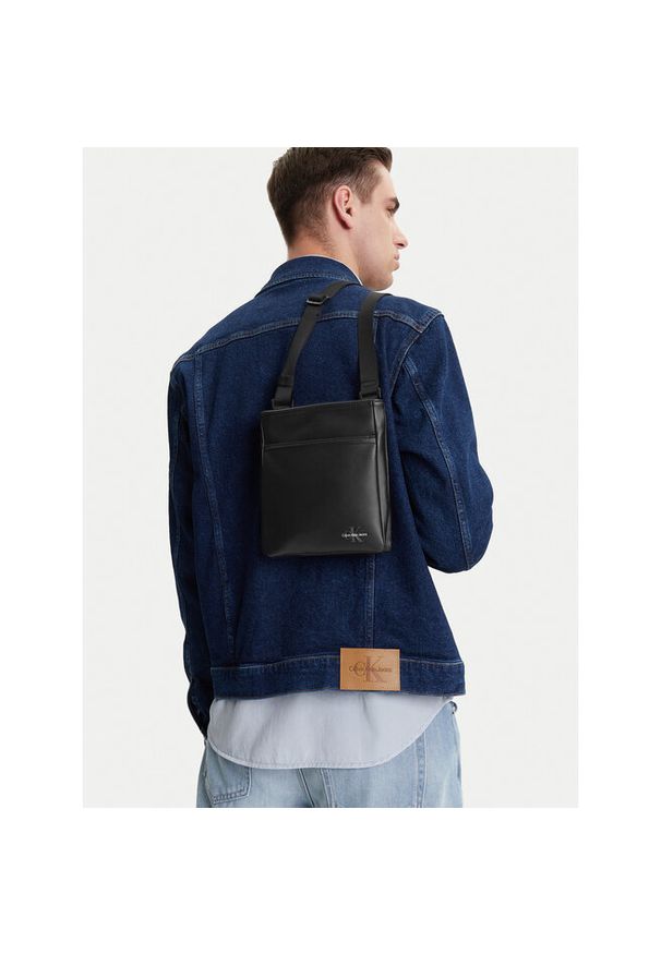 Saszetka Calvin Klein Jeans. Kolor: czarny