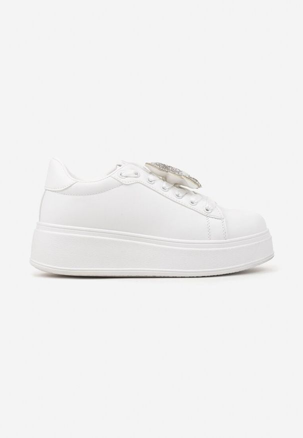 Born2be - Białe Sneakersy z Błyszczącym Misiem Neviliese. Okazja: na spotkanie biznesowe. Nosek buta: okrągły. Zapięcie: sznurówki. Kolor: biały. Sezon: wiosna. Obcas: na obcasie. Wysokość obcasa: niski