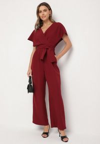 Born2be - Bordowy Elegancki Kombinezon z Marszczeniem i Wcięciem w Talii Melonessa. Okazja: na co dzień. Kolor: czerwony. Sezon: jesień, wiosna. Styl: elegancki