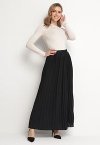 Born2be - Czarna Spódnica o Rozkloszowanym Kroju z Plisami i Gumką w Talii Ulithra. Okazja: na co dzień. Kolor: czarny. Styl: klasyczny, elegancki, casual