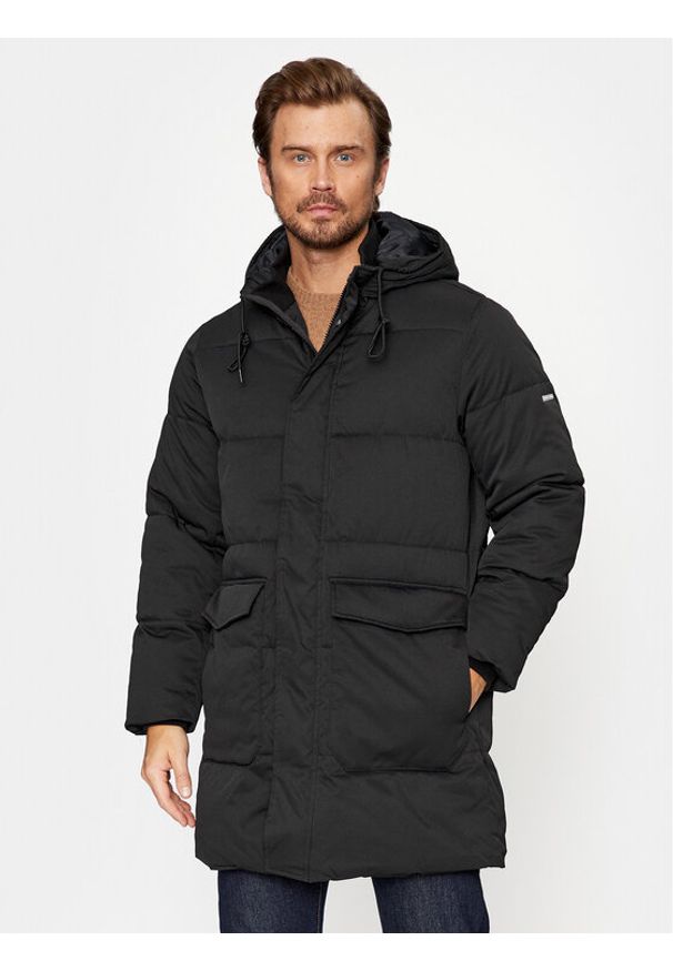 Pepe Jeans Płaszcz zimowy Brad PM402846 Czarny Regular Fit. Kolor: czarny. Materiał: syntetyk. Sezon: zima