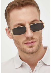 VERSACE - Versace okulary przeciwsłoneczne męskie kolor złoty. Kształt: prostokątne. Kolor: złoty #1