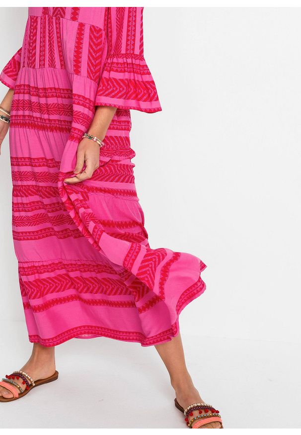 bonprix - Długa sukienka z lejącej wiskozy. Kolor: czerwony. Materiał: wiskoza. Wzór: nadruk, aplikacja. Długość: maxi