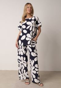 Born2be - Niebieski Komplet z Wiskozy Bluzka z Falbankami i Szerokie Spodnie w Liście Thalla. Kolor: niebieski. Materiał: wiskoza #1