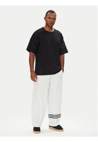 Adidas - adidas T-Shirt Neuclassics HZ3700 Czarny Oversize. Kolor: czarny. Materiał: bawełna #3