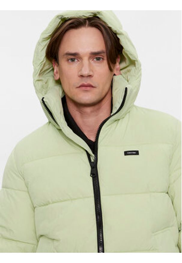 Calvin Klein Kurtka zimowa Crinkle K10K110336 Zielony Regular Fit. Kolor: zielony. Materiał: syntetyk. Sezon: zima