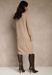 Renee - Beżowa Sweterkowa Sukienka z Bawełną i Golfem Reinaria. Okazja: na co dzień. Typ kołnierza: golf. Kolor: beżowy. Materiał: bawełna. Styl: casual #2