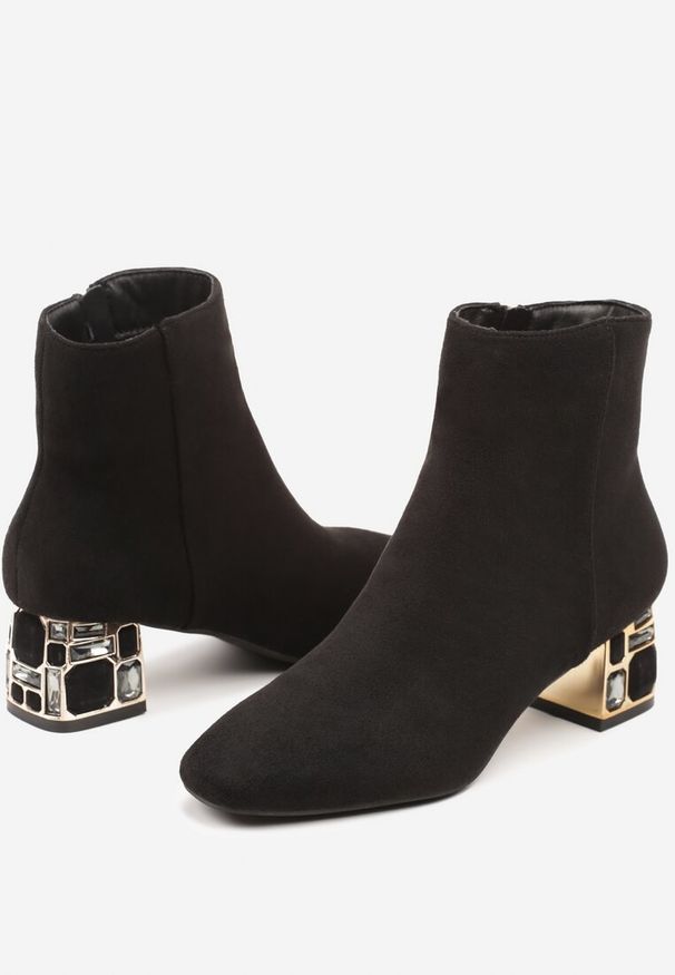 Born2be - Czarne Botki Vices z Słupku Ozdobionym Kryształkami Vortiola. Okazja: na co dzień. Kolor: czarny. Materiał: jeans, wełna, jedwab. Wzór: aplikacja. Obcas: na słupku. Styl: elegancki, casual, klasyczny, wizytowy. Wysokość obcasa: średni