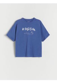 Reserved - T-shirt oversize z nadrukiem - granatowy. Kolor: niebieski. Materiał: dzianina, bawełna. Wzór: nadruk #1