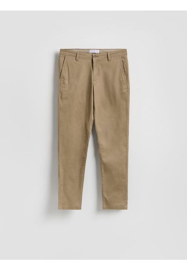Reserved - Spodnie chino slim fit - beżowy. Kolor: beżowy. Materiał: tkanina, bawełna