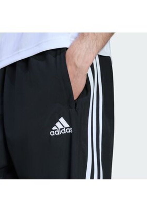 Adidas - adidas Spodnie dresowe adicolor Teamgeist KD5863 Czarny Loose Fit. Kolor: czarny. Materiał: syntetyk