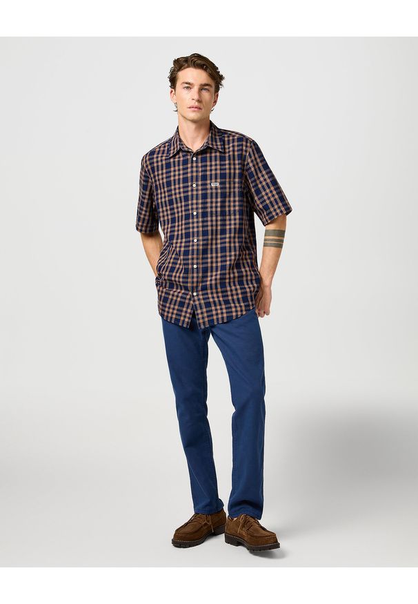Wrangler - WRANGLER MĘSKIE SPODNIE MATERIAŁOWE WRANGLER GREENSBORO NAVY 112362441