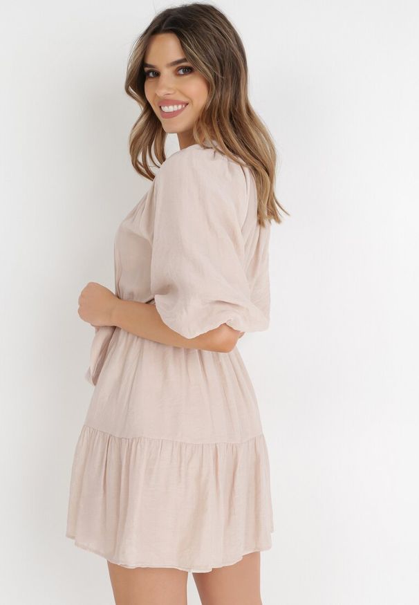 Born2be - Beżowa Sukienka Hyromela. Kolor: beżowy. Materiał: materiał, tkanina. Wzór: gładki. Typ sukienki: rozkloszowane. Długość: mini