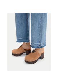 Klapki Guess Jeans. Kolor: brązowy #1