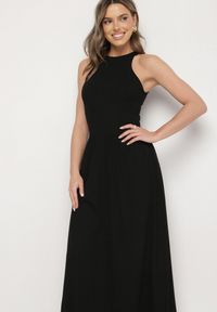 Born2be - Czarna Sukienka Bawełniana Rozkloszowana bez Rękawów z Kieszonkami Efrinara. Okazja: na co dzień. Kolor: czarny. Materiał: bawełna. Długość rękawa: bez rękawów. Sezon: lato. Typ sukienki: rozkloszowane. Styl: klasyczny, elegancki, casual. Długość: maxi