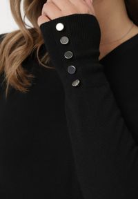 Born2be - Czarny Klasyczny Sweter z Długimi Rękawami i Guzikami Halora. Kolor: czarny. Długość rękawa: długi rękaw. Długość: długie. Styl: klasyczny