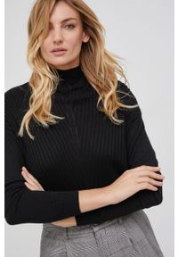 Answear Lab Sweter damski kolor czarny z golfem. Typ kołnierza: golf. Kolor: czarny. Materiał: materiał, dzianina. Styl: wakacyjny