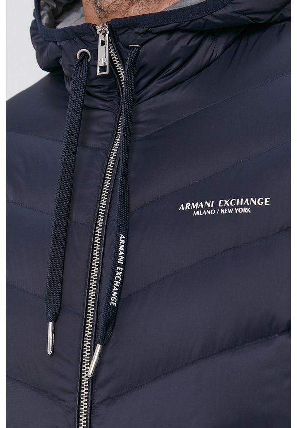 Armani Exchange - Kurtka puchowa. Okazja: na co dzień. Typ kołnierza: kaptur. Kolor: niebieski. Materiał: puch. Wzór: gładki. Styl: casual