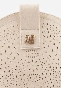 Born2be - Beżowe Botki Ażurowe Ozdobione Metaliczną Aplikacją Iomosa. Okazja: na co dzień, do pracy. Kolor: beżowy. Materiał: prążkowany, skóra. Wzór: ażurowy, aplikacja. Styl: casual, elegancki #7