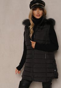 Renee - Czarna Kamizelka z Pikowanymi Przeszyciami Kieszeniami i Kapturem z Futrem Seaniiea. Okazja: na co dzień. Kolor: czarny. Materiał: futro. Styl: casual, elegancki