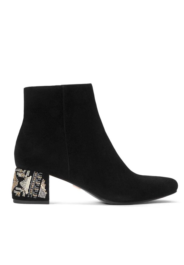 Kazar - Czarne botki damskie. Kolor: czarny. Materiał: zamsz. Wzór: haft. Obcas: na obcasie. Styl: elegancki. Wysokość obcasa: średni