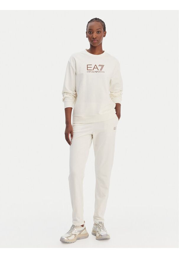 EA7 Emporio Armani Dres 7W000115 AF13135 U0004 Beżowy Regular Fit. Kolor: beżowy. Materiał: bawełna