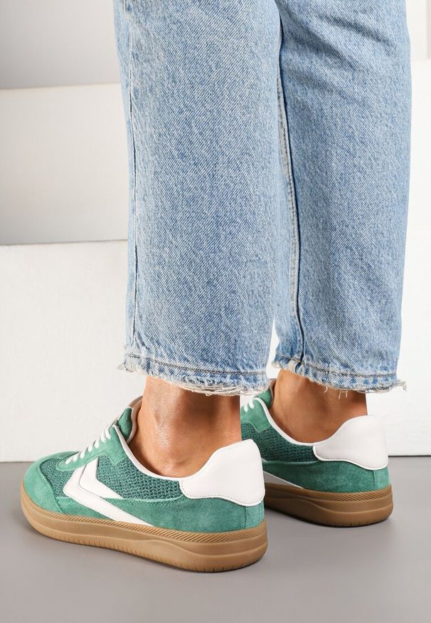 Renee - Zielone Sneakersy ze Skóry Naturalnej w Stylu Kultowych Tenisówek Faloretia. Kolor: zielony. Materiał: skóra. Szerokość cholewki: normalna. Wzór: aplikacja
