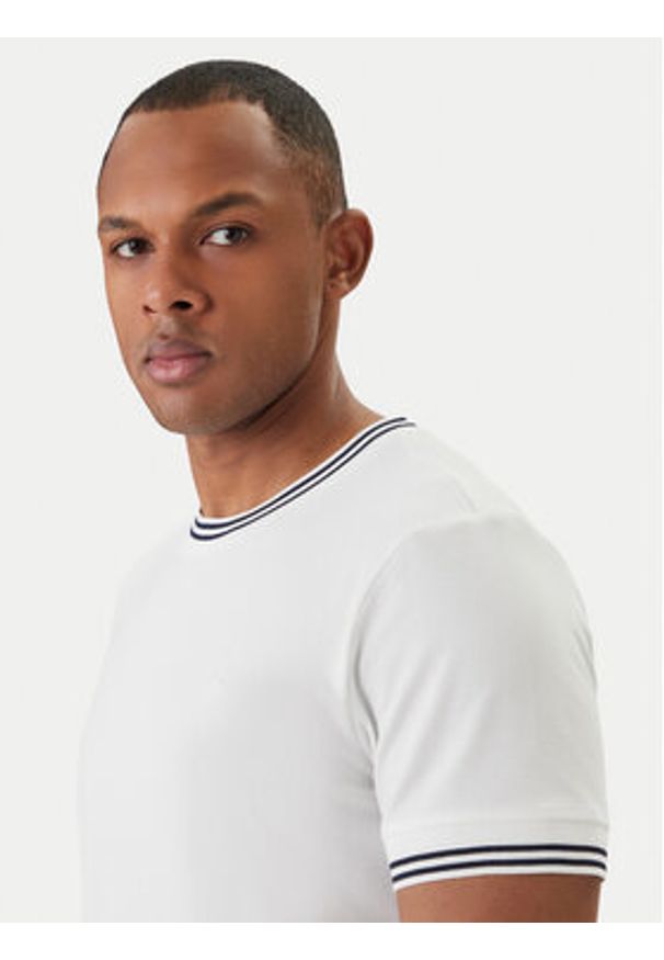 JOOP! T-Shirt Jose 30101942 Biały Regular Fit. Kolor: biały. Materiał: bawełna