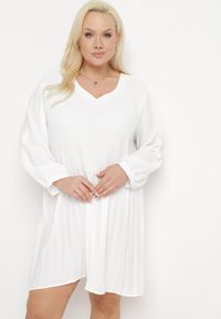 Born2be - Biała Rozkloszowana Sukienka Mini z Plisowaniem Telesi. Kolekcja: plus size. Kolor: biały. Długość rękawa: długi rękaw. Typ sukienki: dla puszystych. Długość: mini #7