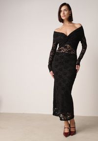 Born2be - Czarna Dopasowana Sukienka Koronkowa z Odkrytymi Ramionami i Węzłem Serehaneh. Okazja: na co dzień. Kolor: czarny. Materiał: koronka. Wzór: aplikacja. Typ sukienki: z odkrytymi ramionami. Styl: casual, elegancki #1