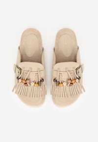 Born2be - Ciemnobeżowe Klapki na Grubej Podeszwie z Frędzlami Klamrami i Koralikami Glysnell. Okazja: na co dzień, do pracy, na spacer. Kolor: beżowy. Materiał: jeans. Sezon: lato. Styl: casual, elegancki #9