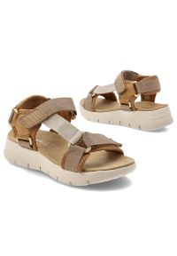 Sandały damskie Artiker, cholewka z materiału tekstylnego regulowane paski z zapięciem na rzep, brązowe, 58C1231. Okazja: na co dzień, na spacer. Zapięcie: rzepy. Kolor: brązowy. Materiał: materiał. Wzór: paski. Sezon: lato. Styl: casual #2