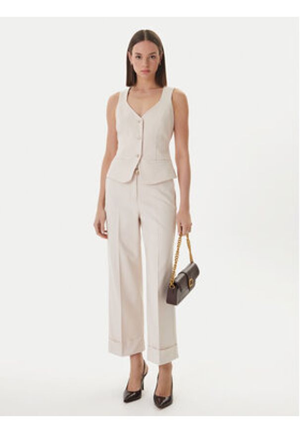 Guess Kamizelka W6GH49 W1895 Beżowy Slim Fit. Kolor: beżowy. Materiał: syntetyk