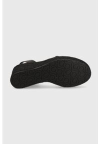 Calvin Klein sandały WEDGE 50HH W/HW - JQ damskie kolor czarny na koturnie HW0HW01490. Zapięcie: klamry. Kolor: czarny. Materiał: skóra, guma. Obcas: na koturnie #3