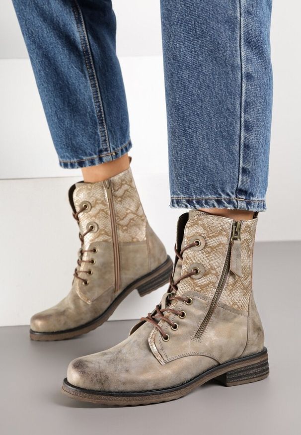 Renee - Ciemnobeżowe Botki w Stylu Workerów z Ozdobnym Suwakiem i Wężową Wstawką Vemalora. Okazja: na co dzień. Kolor: beżowy. Materiał: skóra, jeans. Styl: klasyczny, casual, elegancki
