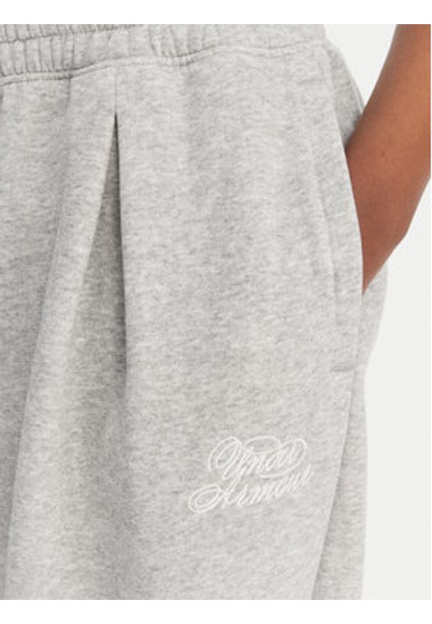 Under Armour Spodnie dresowe Rival Fleece Script 6012293 Szary Loose Fit. Kolor: szary. Materiał: bawełna