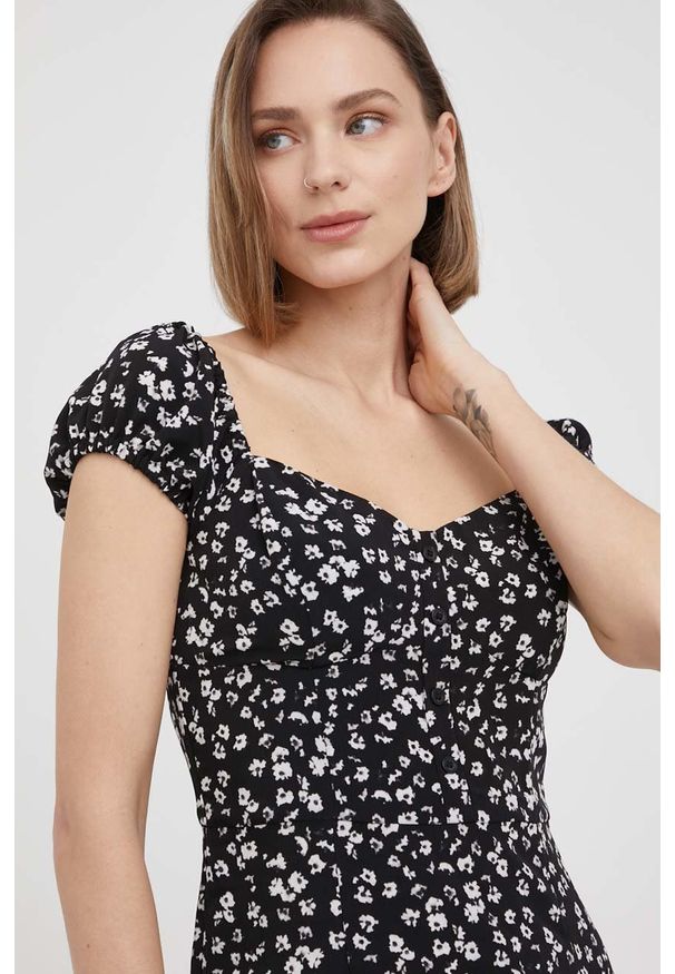Calvin Klein Jeans sukienka kolor czarny mini rozkloszowana. Kolor: czarny. Materiał: tkanina. Typ sukienki: rozkloszowane. Długość: mini