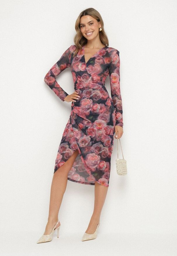 Born2be - Czarno-Czerwona Sukienka Siateczkowa z Wiskozą o Kopertowym Kroju z Marszczeniem Bolsela. Okazja: na ślub cywilny, na wesele, na randkę, na imprezę. Kolor: czerwony. Materiał: wiskoza. Typ sukienki: kopertowe. Styl: elegancki, klasyczny